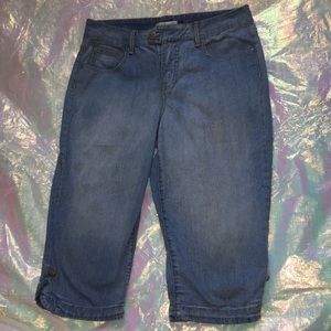 Bandolinoblu Straight Leg Capris